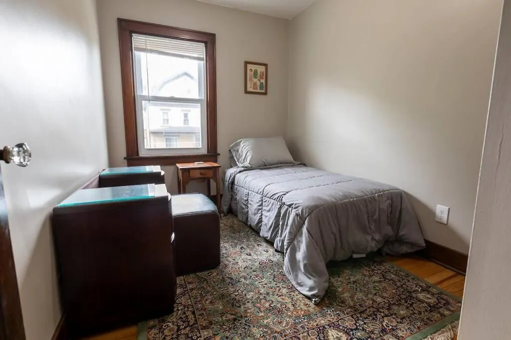 Craftsmen Charmer With Easy City & Airport Access Pittsburgh USA