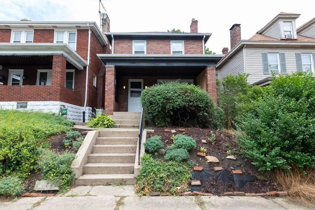 Craftsmen Charmer With Easy City & Airport Access Pittsburgh
