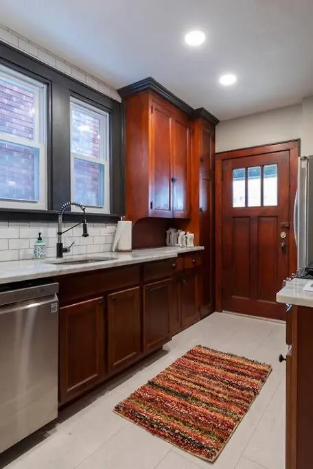 Craftsmen Charmer With Easy City & Airport Access Pittsburgh