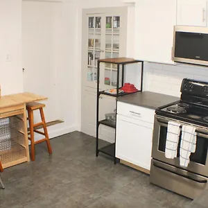 Urban Oasis - 3br 2ba - View- Private Parking Apartment