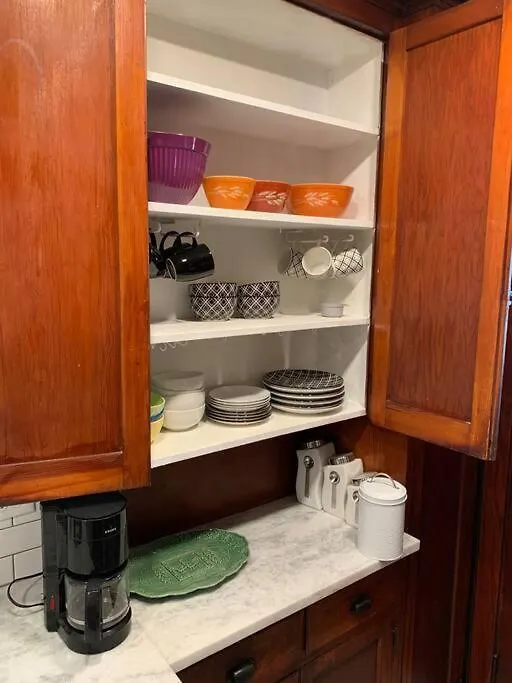 Craftsmen Charmer With Easy City & Airport Access Pittsburgh Holiday home