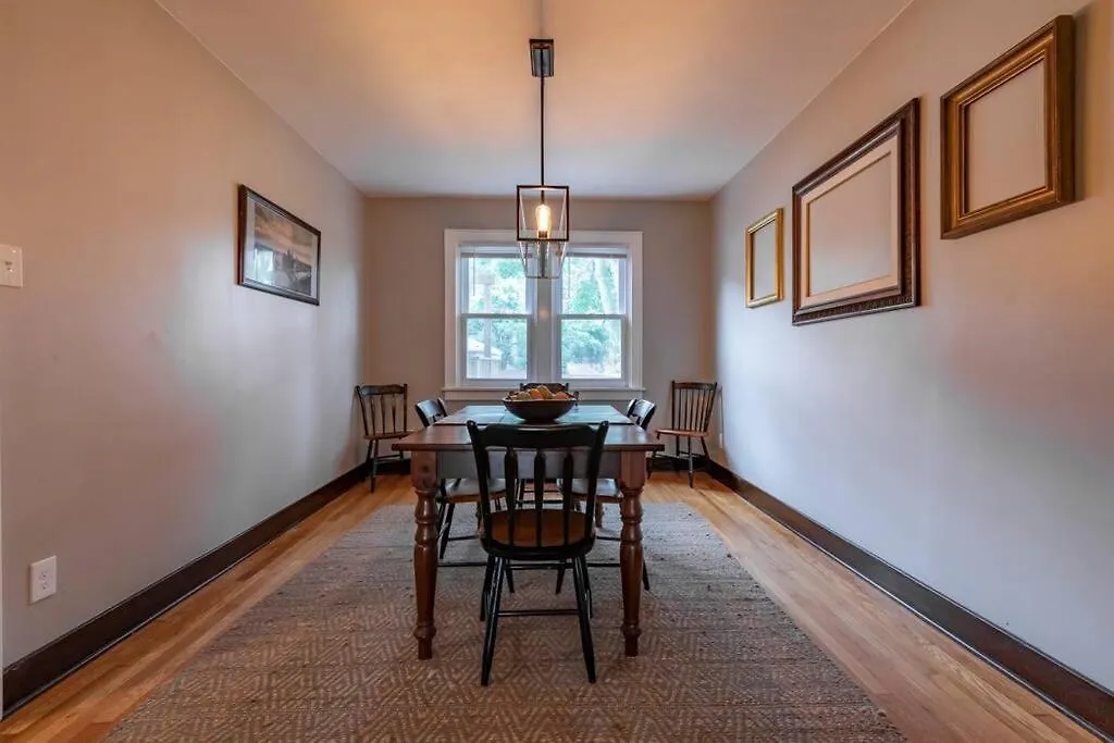 Craftsmen Charmer With Easy City & Airport Access Pittsburgh Holiday home