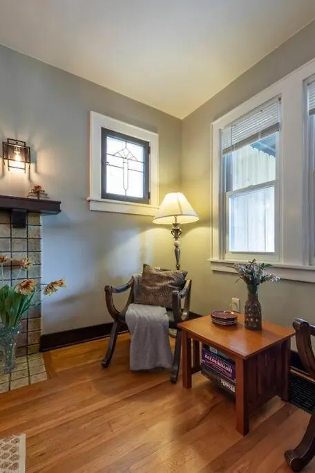 Craftsmen Charmer With Easy City & Airport Access Pittsburgh