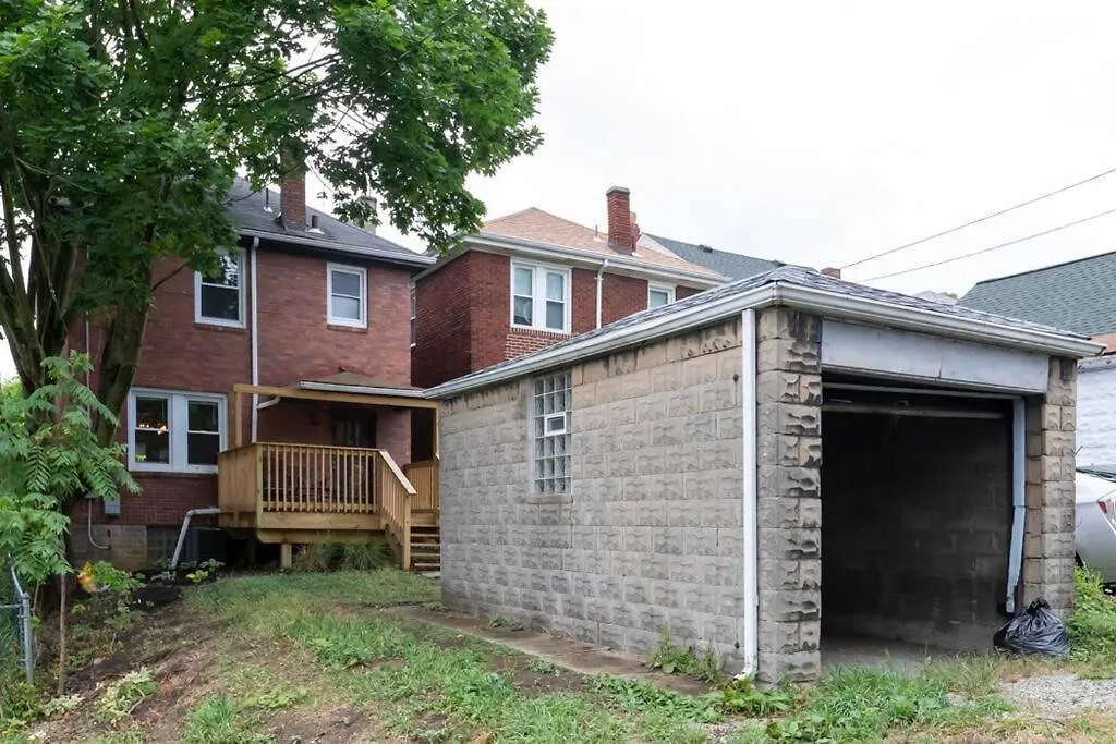 Craftsmen Charmer With Easy City & Airport Access Pittsburgh Holiday home